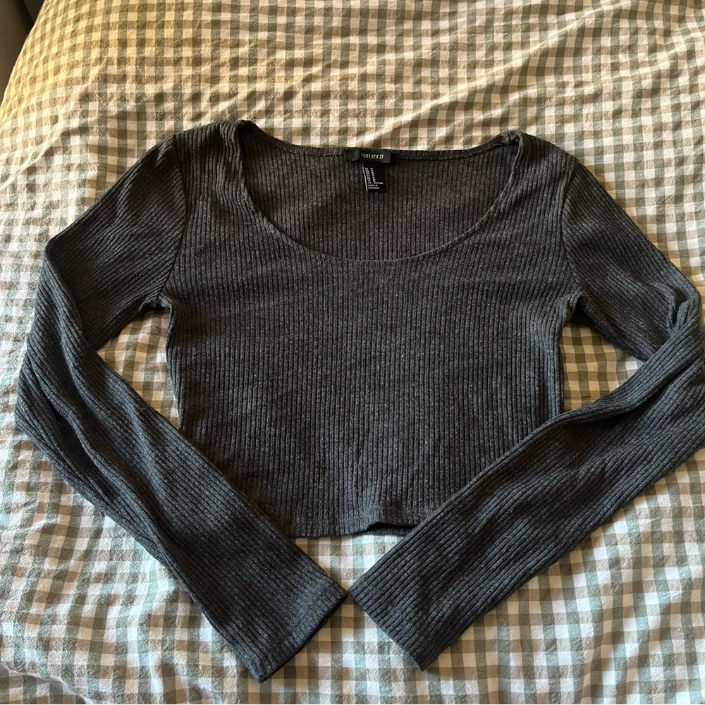 Long Sleeve Ribbed Crop Top - Picture 2 of 6